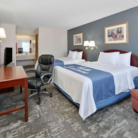 Days Inn & Suites By Wyndham Bentonville Zewnętrze zdjęcie