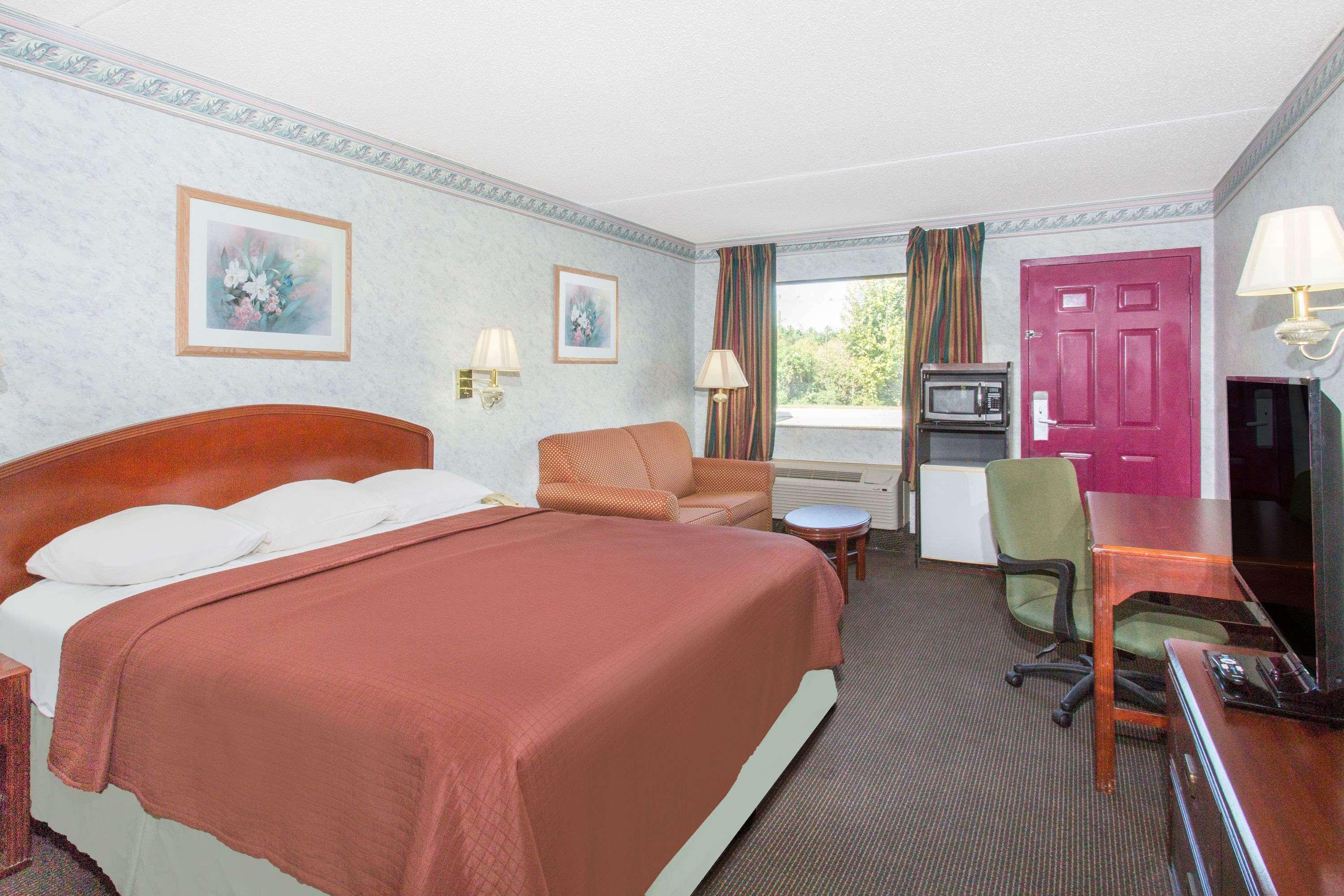Days Inn & Suites By Wyndham Bentonville Zewnętrze zdjęcie