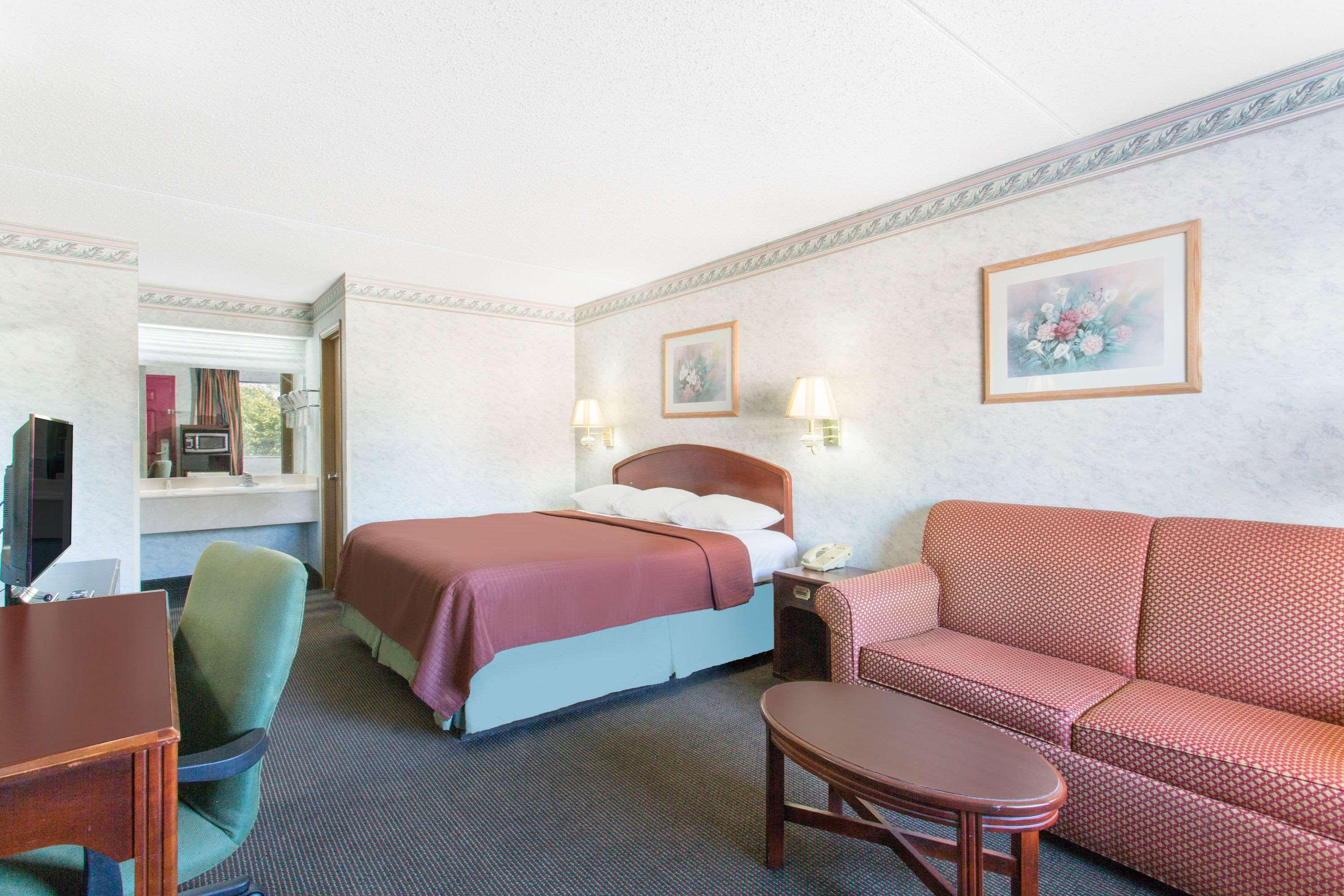 Days Inn & Suites By Wyndham Bentonville Zewnętrze zdjęcie