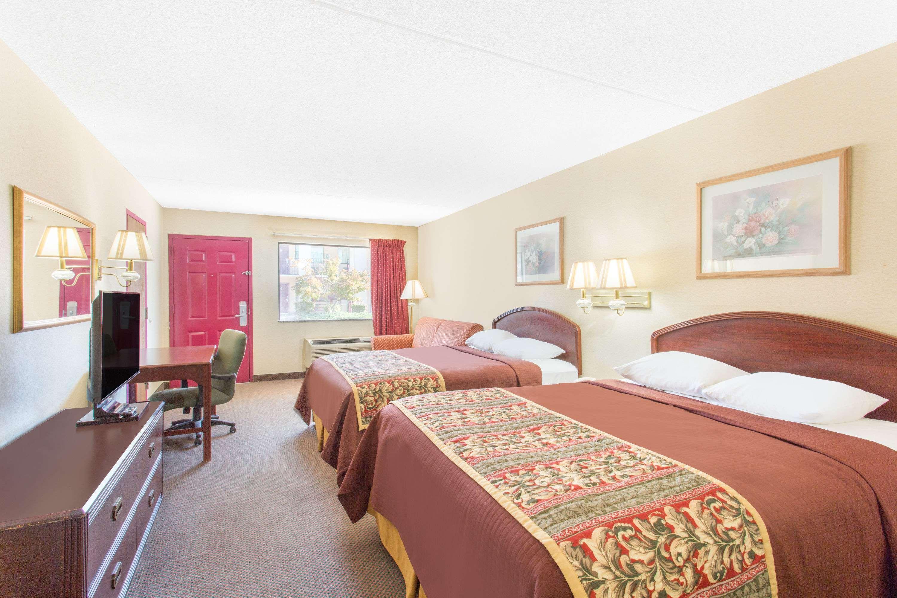 Days Inn & Suites By Wyndham Bentonville Zewnętrze zdjęcie
