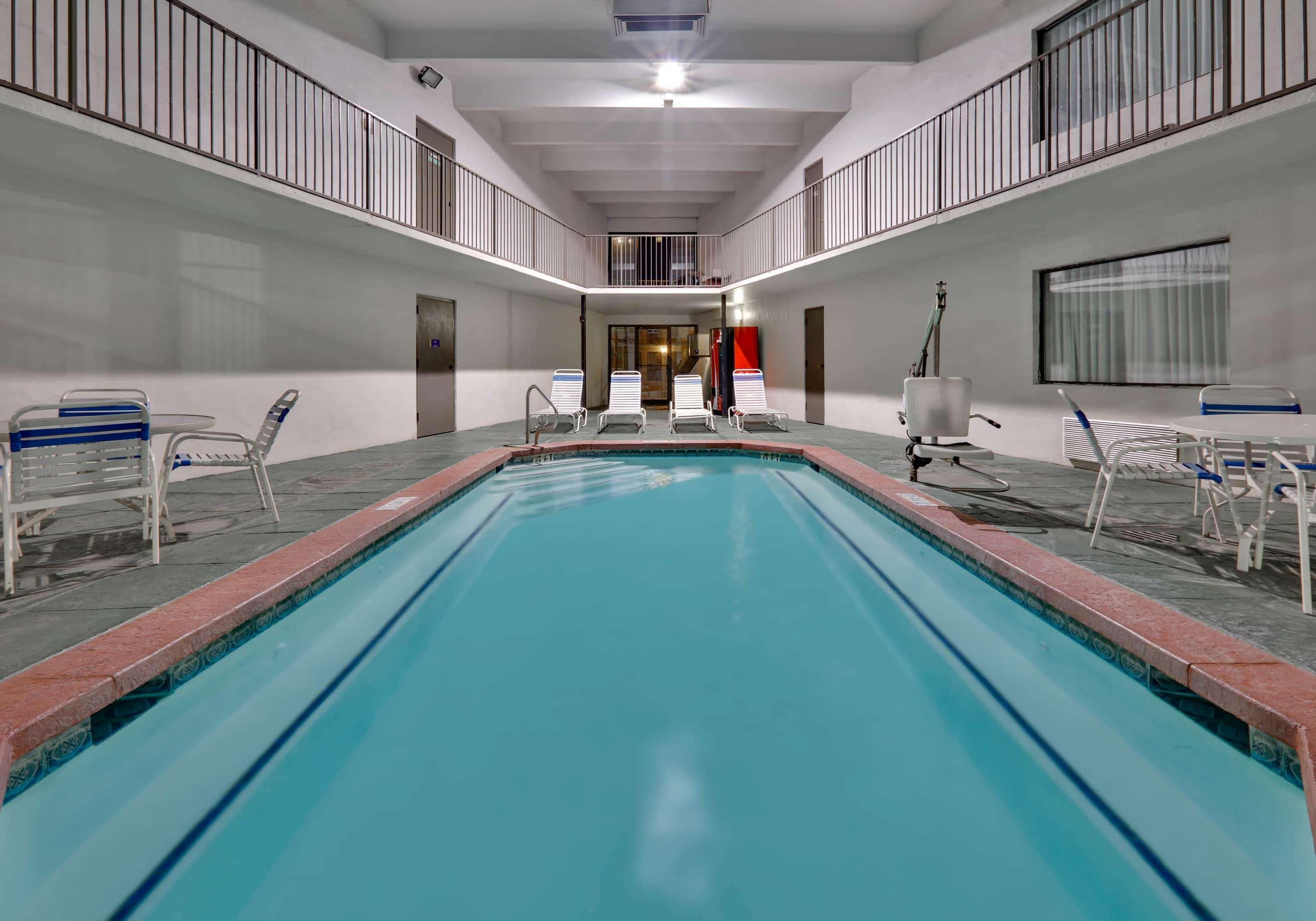 Days Inn & Suites By Wyndham Bentonville Zewnętrze zdjęcie