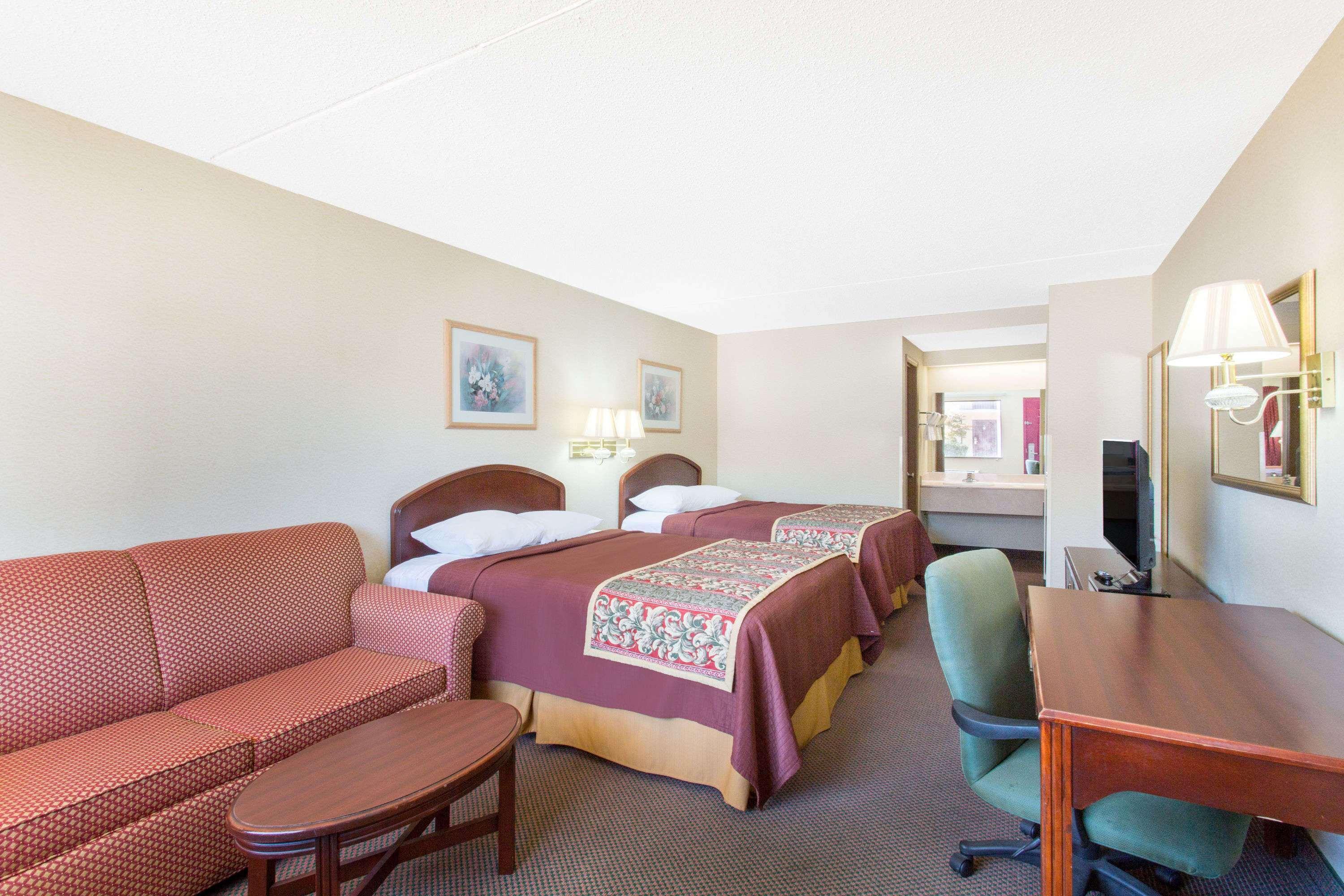 Days Inn & Suites By Wyndham Bentonville Zewnętrze zdjęcie