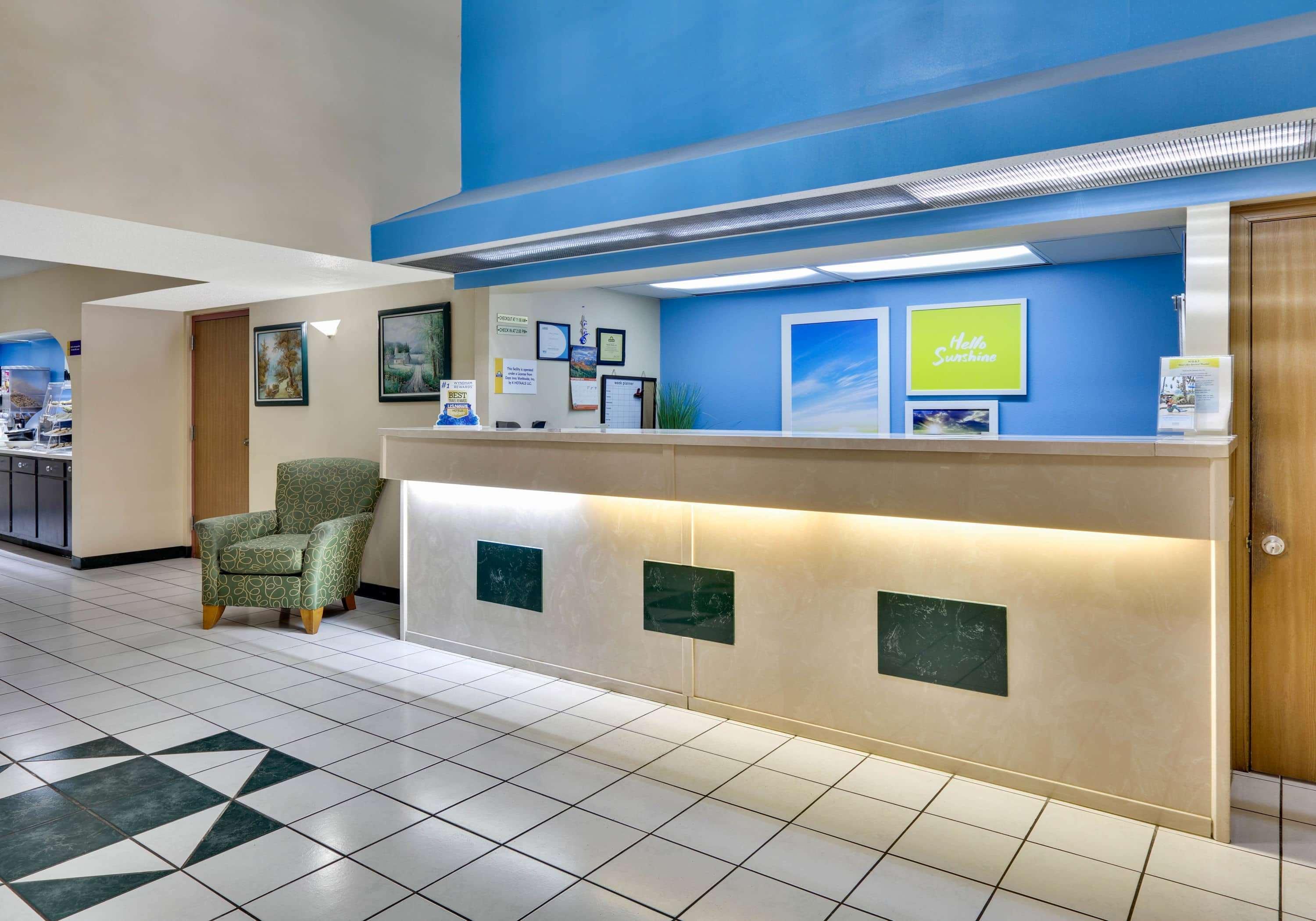 Days Inn & Suites By Wyndham Bentonville Zewnętrze zdjęcie