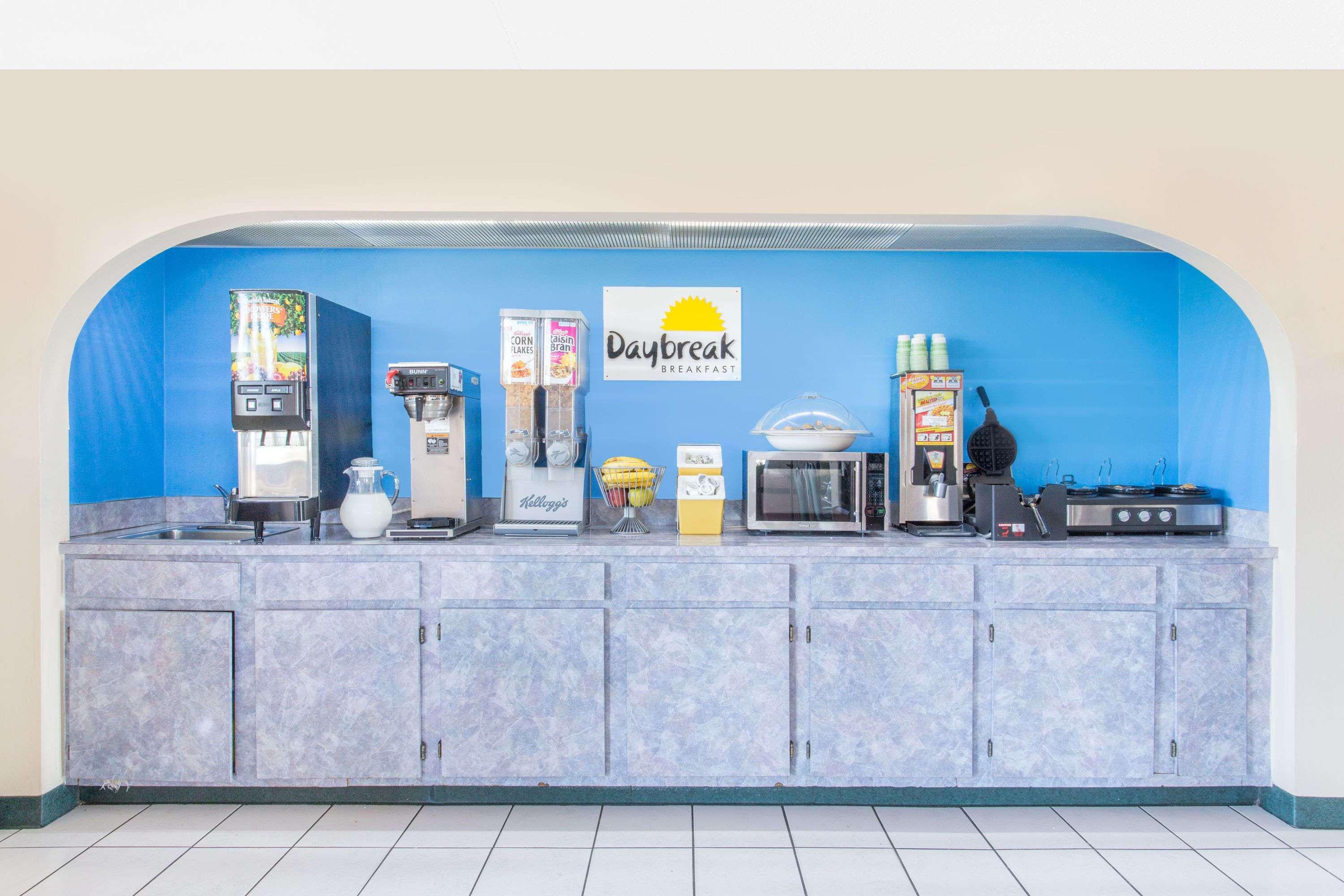 Days Inn & Suites By Wyndham Bentonville Zewnętrze zdjęcie